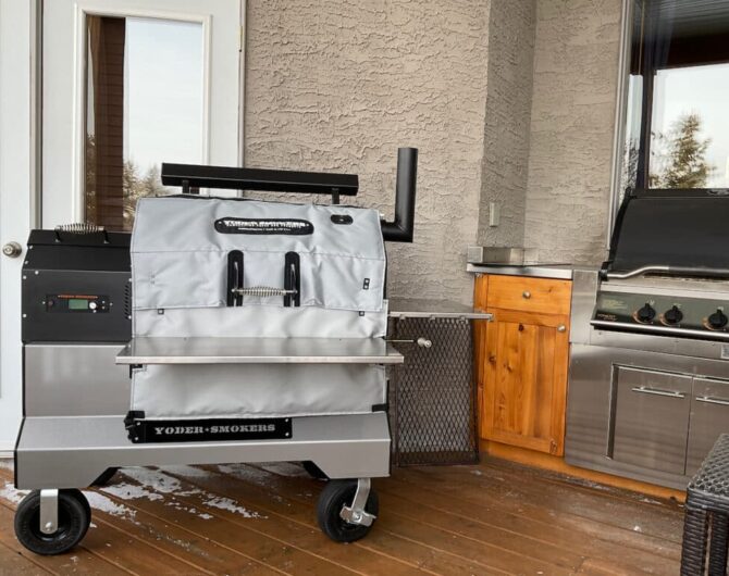 YS604S with Yoder Smokers' Thermal Jacket YS604S with Thermal Jacket
